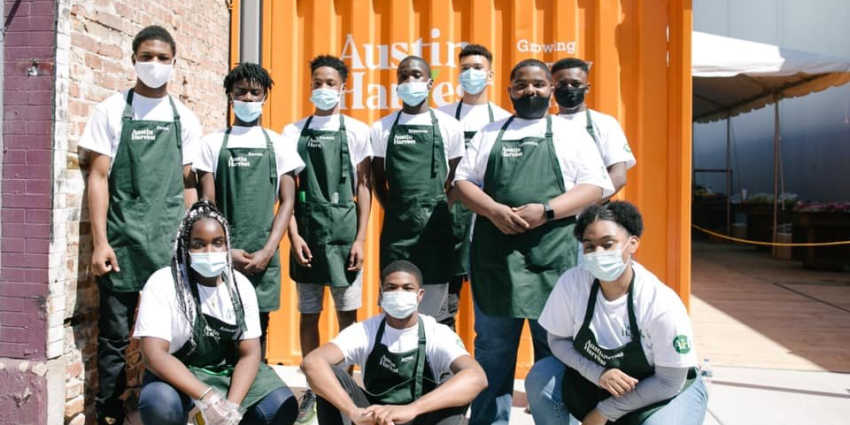 Teens Turn Chicago Liquor Store into Much Needed Food Market